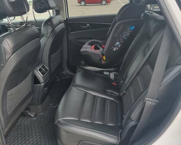 Белый Киа Соренто, объемом двигателя 2.2 л и пробегом 145 тыс. км за 25000 $, фото 41 на Automoto.ua