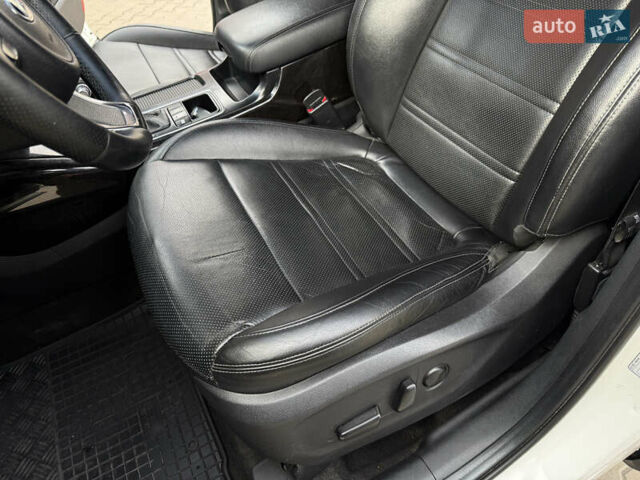 Белый Киа Соренто, объемом двигателя 2 л и пробегом 246 тыс. км за 17300 $, фото 9 на Automoto.ua