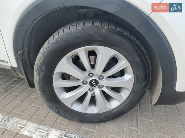 Белый Киа Соренто, объемом двигателя 2.2 л и пробегом 145 тыс. км за 25000 $, фото 18 на Automoto.ua