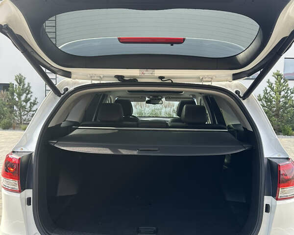 Білий Кіа Соренто, об'ємом двигуна 2.2 л та пробігом 205 тис. км за 22900 $, фото 29 на Automoto.ua