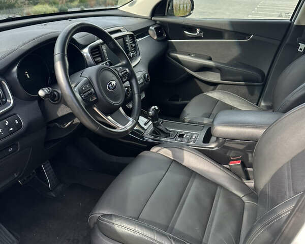 Білий Кіа Соренто, об'ємом двигуна 2.2 л та пробігом 205 тис. км за 22900 $, фото 16 на Automoto.ua