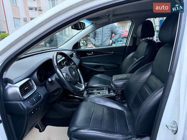 Белый Киа Соренто, объемом двигателя 2.2 л и пробегом 166 тыс. км за 22500 $, фото 9 на Automoto.ua