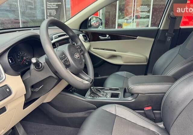 Белый Киа Соренто, объемом двигателя 3.3 л и пробегом 133 тыс. км за 15246 $, фото 5 на Automoto.ua