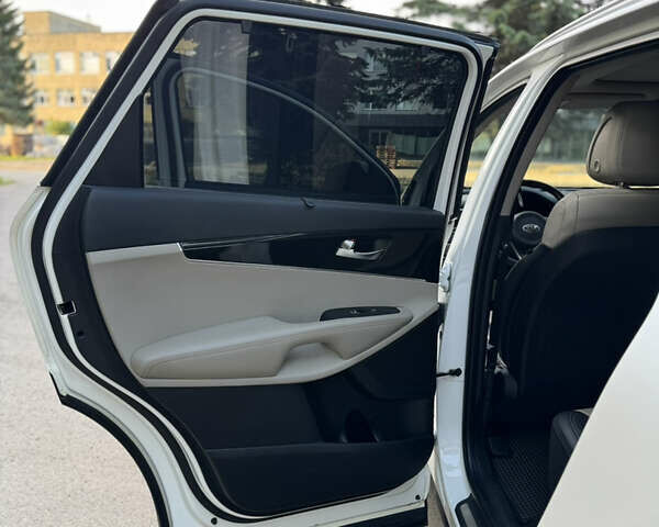 Белый Киа Соренто, объемом двигателя 2.2 л и пробегом 150 тыс. км за 23900 $, фото 27 на Automoto.ua