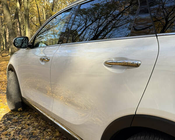 Белый Киа Соренто, объемом двигателя 2.2 л и пробегом 183 тыс. км за 23600 $, фото 6 на Automoto.ua