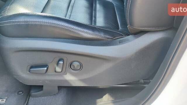 Білий Кіа Соренто, об'ємом двигуна 2.4 л та пробігом 126 тис. км за 17900 $, фото 55 на Automoto.ua