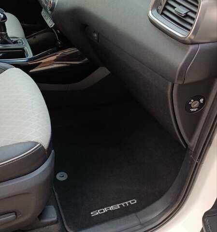 Белый Киа Соренто, объемом двигателя 2.2 л и пробегом 213 тыс. км за 21999 $, фото 53 на Automoto.ua