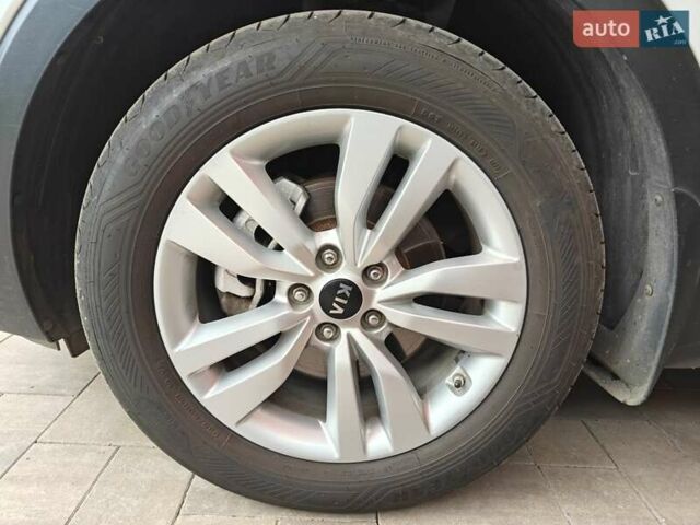 Білий Кіа Соренто, об'ємом двигуна 2.2 л та пробігом 130 тис. км за 24000 $, фото 28 на Automoto.ua