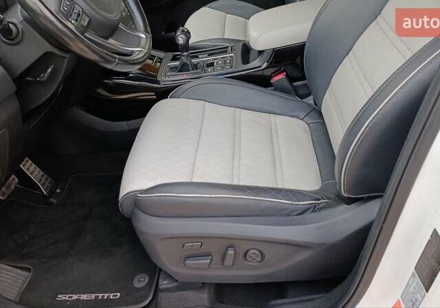 Белый Киа Соренто, объемом двигателя 2.2 л и пробегом 213 тыс. км за 21999 $, фото 35 на Automoto.ua