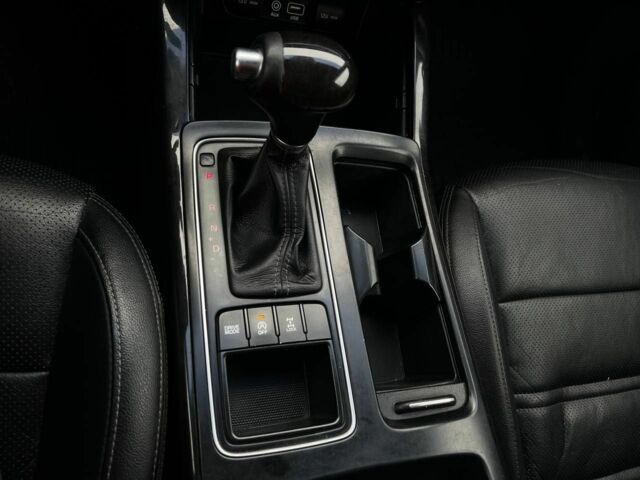 Білий Кіа Соренто, об'ємом двигуна 2 л та пробігом 245 тис. км за 18500 $, фото 12 на Automoto.ua