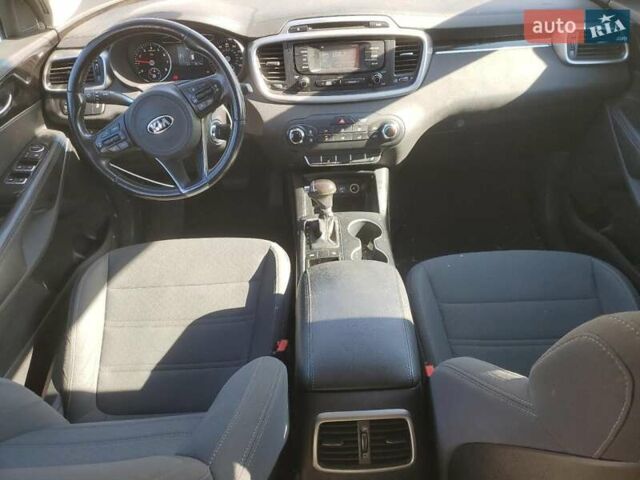 Белый Киа Соренто, объемом двигателя 2.4 л и пробегом 142 тыс. км за 2100 $, фото 7 на Automoto.ua