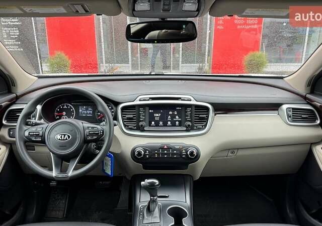 Белый Киа Соренто, объемом двигателя 3.3 л и пробегом 133 тыс. км за 15246 $, фото 3 на Automoto.ua