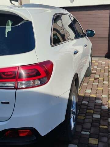 Білий Кіа Соренто, об'ємом двигуна 2.4 л та пробігом 126 тис. км за 17900 $, фото 8 на Automoto.ua