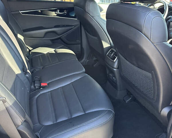 Белый Киа Соренто, объемом двигателя 2.2 л и пробегом 206 тыс. км за 22500 $, фото 16 на Automoto.ua