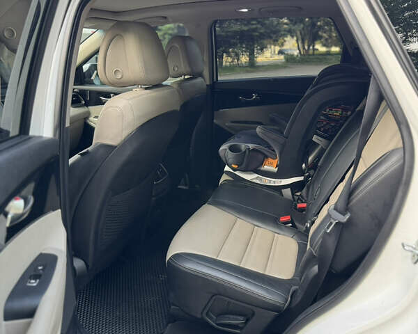 Белый Киа Соренто, объемом двигателя 2.2 л и пробегом 150 тыс. км за 23900 $, фото 25 на Automoto.ua