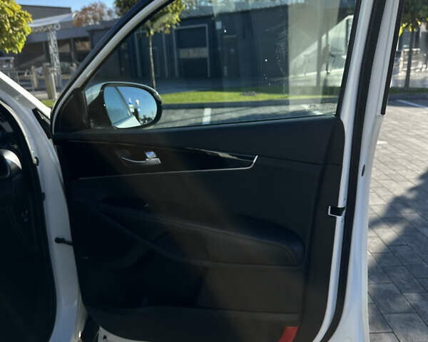 Белый Киа Соренто, объемом двигателя 2.2 л и пробегом 206 тыс. км за 22500 $, фото 15 на Automoto.ua