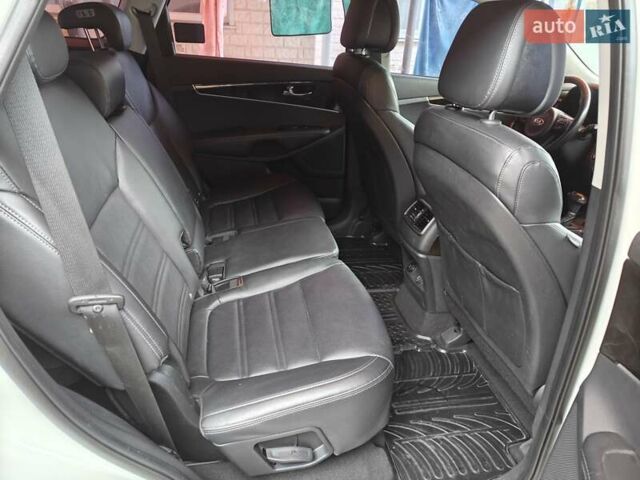 Білий Кіа Соренто, об'ємом двигуна 2.2 л та пробігом 130 тис. км за 24000 $, фото 26 на Automoto.ua