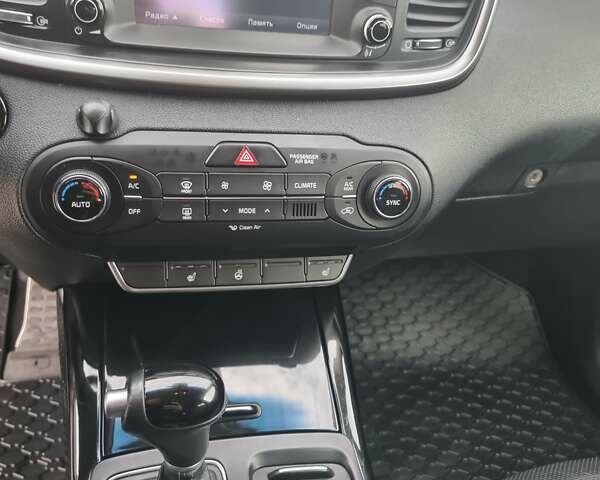 Белый Киа Соренто, объемом двигателя 2.2 л и пробегом 145 тыс. км за 25000 $, фото 34 на Automoto.ua