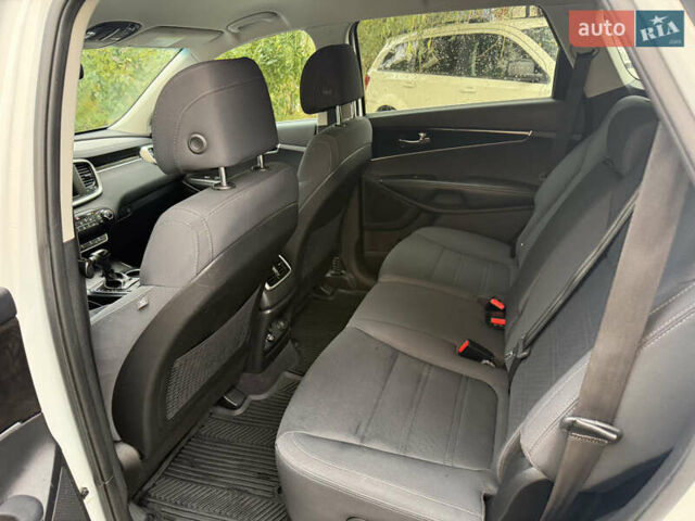 Киа Соренто 2016 в Киеве на Automoto.ua Белый Киа Соренто, объемом двигателя 2.36 л и пробегом 118 тыс. км за 16700 $, фото 7 на Automoto.ua