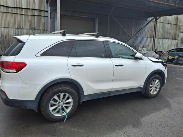 Білий Кіа Соренто, об'ємом двигуна 2.4 л та пробігом 118 тис. км за 16700 $, фото 10 на Automoto.ua