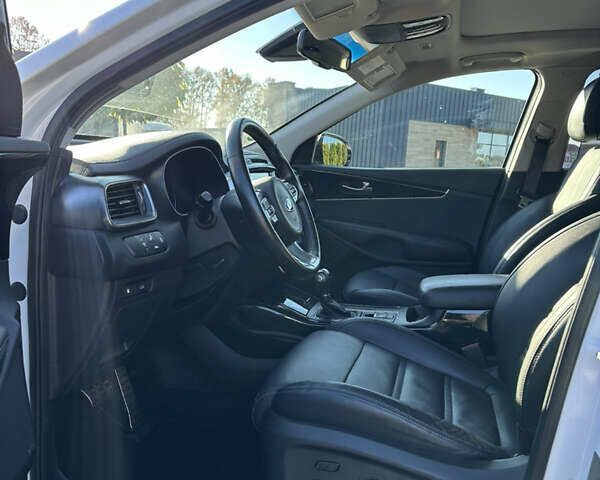 Белый Киа Соренто, объемом двигателя 2.2 л и пробегом 206 тыс. км за 22500 $, фото 9 на Automoto.ua