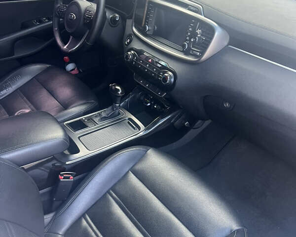 Белый Киа Соренто, объемом двигателя 2 л и пробегом 190 тыс. км за 20500 $, фото 10 на Automoto.ua