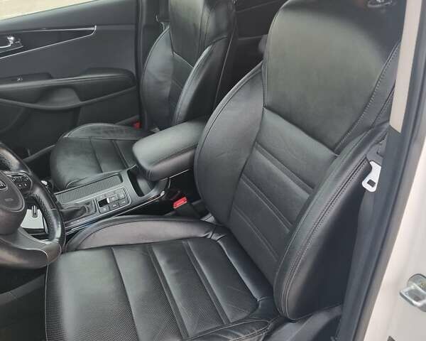 Белый Киа Соренто, объемом двигателя 2.2 л и пробегом 145 тыс. км за 25000 $, фото 29 на Automoto.ua