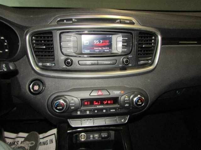 Білий Кіа Соренто, об'ємом двигуна 2 л та пробігом 172 тис. км за 15300 $, фото 7 на Automoto.ua