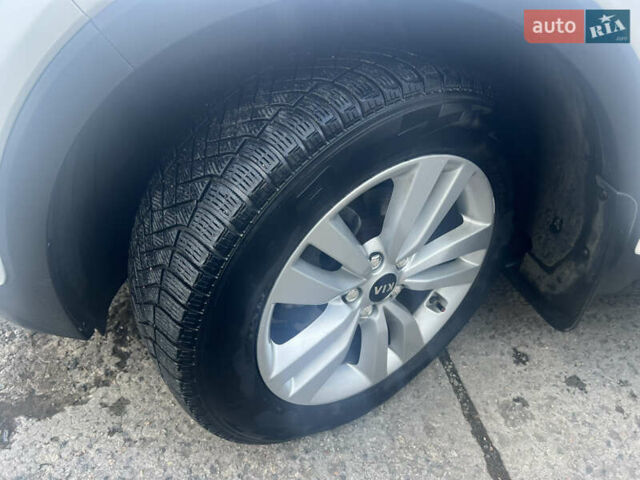 Белый Киа Соренто, объемом двигателя 2 л и пробегом 190 тыс. км за 20500 $, фото 20 на Automoto.ua