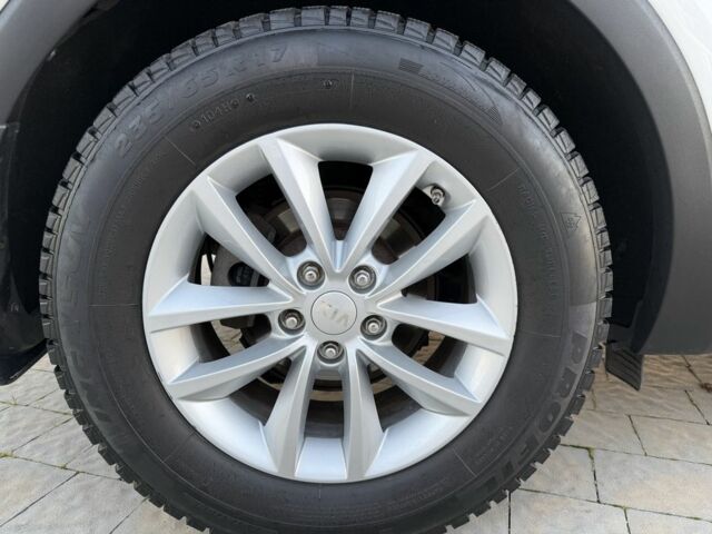 Белый Киа Соренто, объемом двигателя 3.3 л и пробегом 83 тыс. км за 14700 $, фото 5 на Automoto.ua