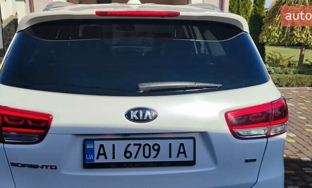 Білий Кіа Соренто, об'ємом двигуна 2.4 л та пробігом 126 тис. км за 17900 $, фото 1 на Automoto.ua