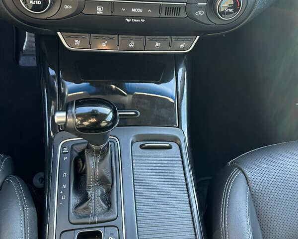 Белый Киа Соренто, объемом двигателя 2.2 л и пробегом 206 тыс. км за 22500 $, фото 28 на Automoto.ua