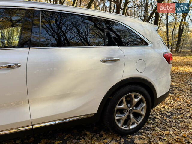 Белый Киа Соренто, объемом двигателя 2.2 л и пробегом 183 тыс. км за 23600 $, фото 5 на Automoto.ua