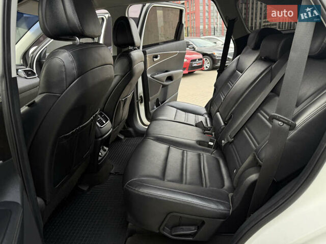 Белый Киа Соренто, объемом двигателя 2 л и пробегом 246 тыс. км за 17300 $, фото 12 на Automoto.ua