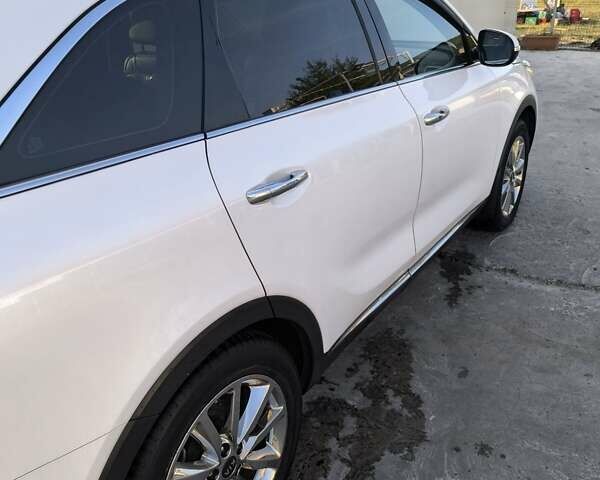 Киа Соренто 2016 в Одессе на Automoto.ua Белый Киа Соренто, объемом двигателя 2 л и пробегом 144 тыс. км за 28500 $, фото 2 на Automoto.ua