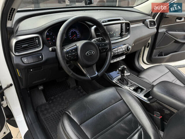 Белый Киа Соренто, объемом двигателя 2 л и пробегом 246 тыс. км за 17300 $, фото 7 на Automoto.ua