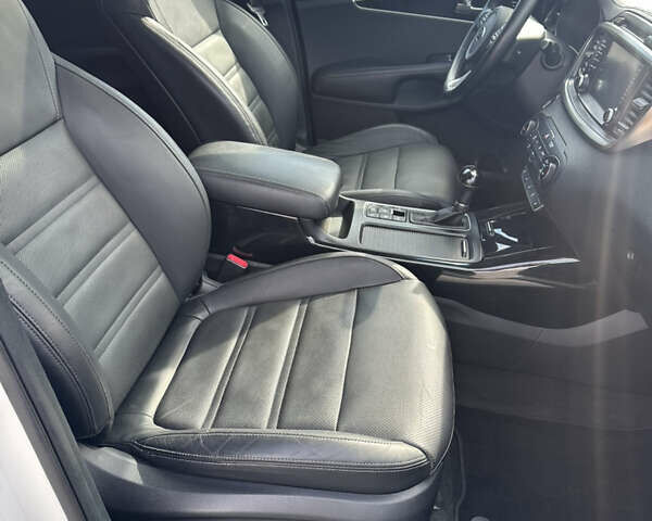 Білий Кіа Соренто, об'ємом двигуна 2.2 л та пробігом 205 тис. км за 22900 $, фото 20 на Automoto.ua