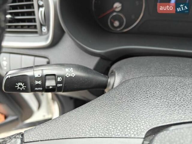 Білий Кіа Соренто, об'ємом двигуна 2.2 л та пробігом 130 тис. км за 24000 $, фото 17 на Automoto.ua