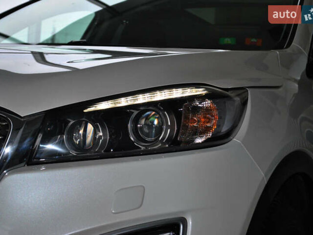 Белый Киа Соренто, объемом двигателя 2.2 л и пробегом 139 тыс. км за 23900 $, фото 7 на Automoto.ua