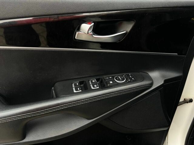 Білий Кіа Соренто, об'ємом двигуна 2 л та пробігом 245 тис. км за 18500 $, фото 8 на Automoto.ua