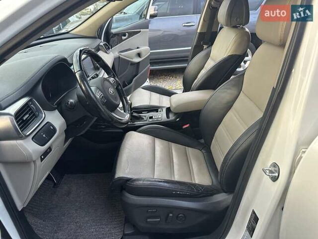 Білий Кіа Соренто, об'ємом двигуна 2.2 л та пробігом 205 тис. км за 22999 $, фото 12 на Automoto.ua