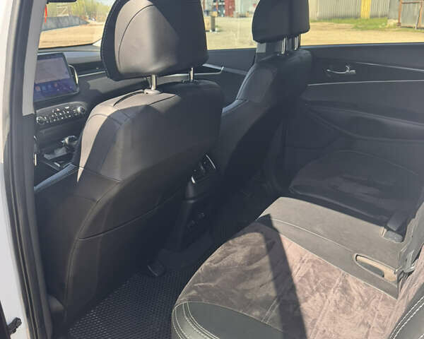 Белый Киа Соренто, объемом двигателя 3.3 л и пробегом 150 тыс. км за 19500 $, фото 3 на Automoto.ua