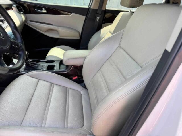 Білий Кіа Соренто, об'ємом двигуна 2 л та пробігом 79 тис. км за 8000 $, фото 7 на Automoto.ua