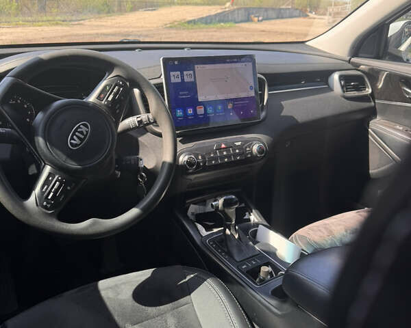 Белый Киа Соренто, объемом двигателя 3.3 л и пробегом 150 тыс. км за 19500 $, фото 4 на Automoto.ua