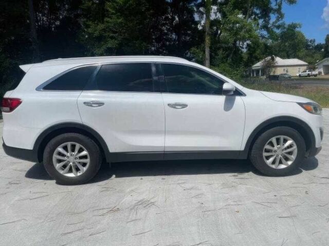 Белый Киа Соренто, объемом двигателя 2.4 л и пробегом 99 тыс. км за 15000 $, фото 6 на Automoto.ua