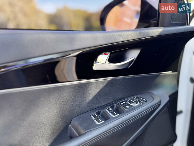 Білий Кіа Соренто, об'ємом двигуна 2 л та пробігом 133 тис. км за 22000 $, фото 10 на Automoto.ua