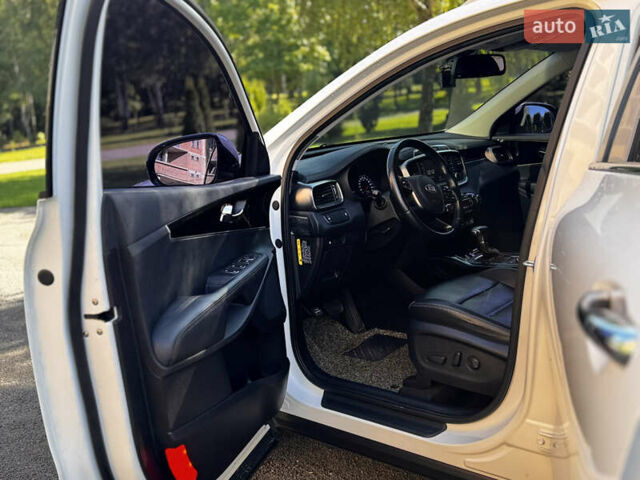 Киа Соренто 2017 в Хмельницком на Automoto.ua Белый Киа Соренто, объемом двигателя 2 л и пробегом 133 тыс. км за 24500 $, фото 8 на Automoto.ua