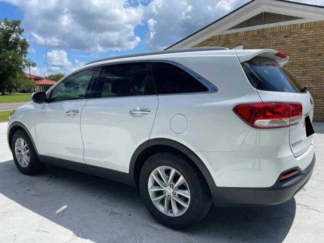 Белый Киа Соренто, объемом двигателя 2.4 л и пробегом 99 тыс. км за 15000 $, фото 4 на Automoto.ua