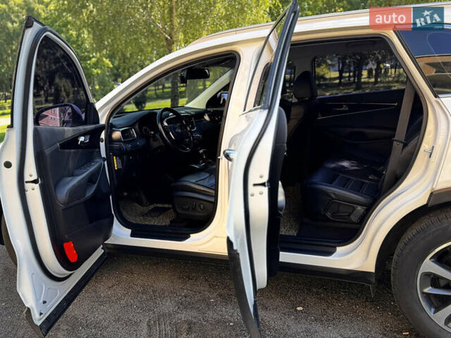 Білий Кіа Соренто, об'ємом двигуна 2 л та пробігом 133 тис. км за 22000 $, фото 7 на Automoto.ua