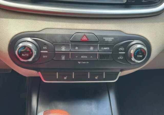 Белый Киа Соренто, объемом двигателя 2.4 л и пробегом 99 тыс. км за 15000 $, фото 14 на Automoto.ua